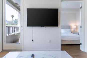 Luxury 2 Bedroom 2 Bathroom Residence With Fitness and Outdoor Pool, Los Angeles (photo 4)