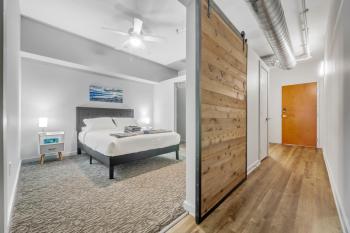 Spacious DT Condo l Free Parking l Fast Wi-Fi, Cleveland (foto 5)