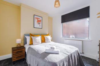 Stylish 3 bedroom home - FREE parking, smart TV, sleeps 8, Manchester (fotografie 4)