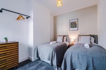 Stylish 3 bedroom home - FREE parking, smart TV, sleeps 8, Manchester (fotografie 3)