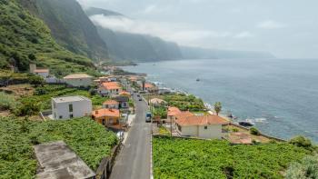 Sea & Mountain View apartment with open-air Patio & Parking, São Vicente (Foto 2)