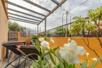 Sea & Mountain View apartment with open-air Patio & Parking, São Vicente (Foto 3)
