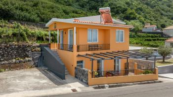 Sea & Mountain View apartment with open-air Patio & Parking, São Vicente (Foto 4)