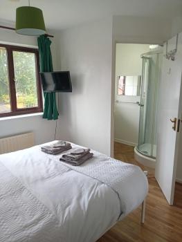 NEC Airport 4 bedrooms 6 beds, Birmingham (photo 4)