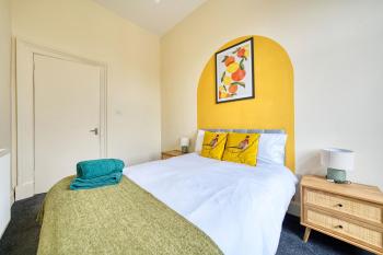 Group Stay 4BR Sleeps 11 Near Ibrox Parking, Glasgow (Foto 2)