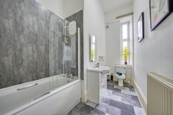 Group Stay 4BR Sleeps 11 Near Ibrox Parking, Glasgow (Foto 3)