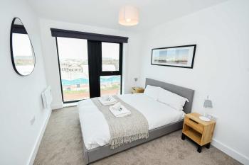 Modern & Convenient 2 Bedroom Liverpool Apartment, Liverpool (photo 3)