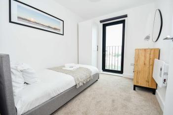 Modern & Convenient 2 Bedroom Liverpool Apartment, Liverpool (photo 4)