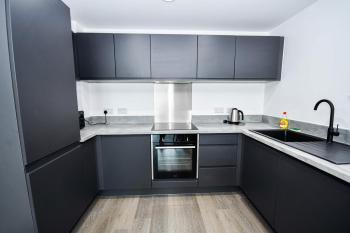 Modern & Convenient 2 Bedroom Liverpool Apartment, Liverpool (photo 2)