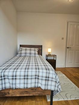 Stunning 2 Bed Flat with Charming Patio, Cambridge (foto 5)