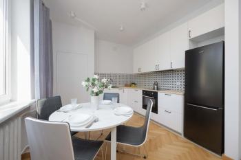 Stylish One Bedroom Apartment in Warsaw with Balcony by Noclegi Renters, Varsovie (photo 4)
