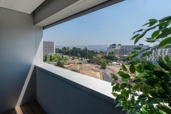 Stylish Home with Balcony & Garage by HostWise, Porto (Foto 5)