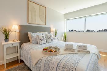 Stylish Home with Balcony & Garage by HostWise, Porto (Foto 2)