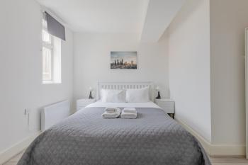 Sleek Studio Style Flat near City of London, London (photo 2)