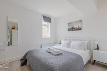 Sleek Studio Style Flat near City of London, London (photo 3)