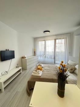 Rea Silena - Modern and Stylish Studio, Sofia (Foto 4)