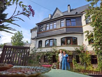 ansimali 3 - Treffpunkt Dachgeschosswohnung, Ideal für Familien und Freunde, Gemeinsam wohnen, getrennt träumen, Zwei Schlafzimmer, ein Urlaub mit Spiel und Spaß, Grünhain-Beierfeld (Foto 4)