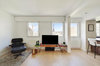 Eiffel Tower View - Charming Artist Apartment - GetHosted, Paris (photo 5)