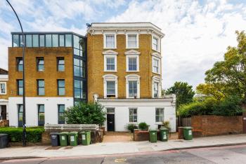 Colourful and Cozy home near station - New Cross - Goldsmith, London (photo 4)