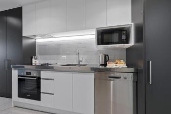 Vibrant City Apt with Rooftop City Views and Wi-Fi, Auckland (photo 4)