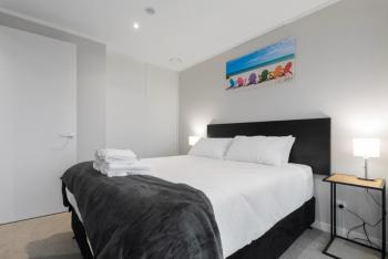 Vibrant City Apt with Rooftop City Views and Wi-Fi, Auckland (photo 5)