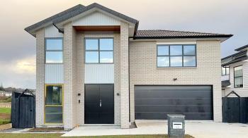 Castlebane New Home 350sqm, 7ACs, Large Deck, View, Auckland (Foto 2)