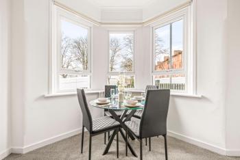 Cosy and Bright 3-Bedroom Flat, Glasgow (photo 2)