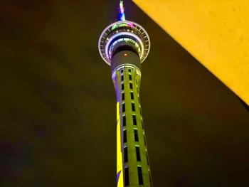 High-Floor 2BR Apt with Stunning Sky Tower Views, Auckland (photo 2)