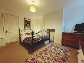 St Johns Road - Central & Quiet One Bedroom Flat - Walk to Sights, Bath (photo 3)