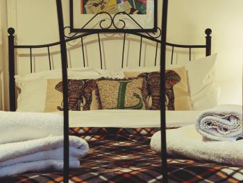 St Johns Road - Central & Quiet One Bedroom Flat - Walk to Sights, Bath (photo 4)