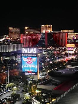 Luxe Condo Balcony Strip View No Resort Fee, Las Vegas (photo 3)