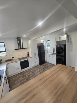 Unwind in Comfort and Style, Upper Hutt (photo 3)