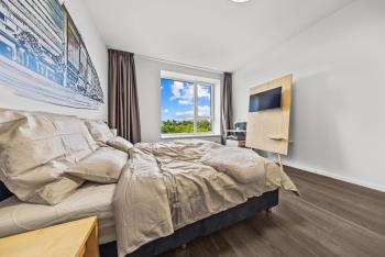 Modern city-center apartment with castle view, Bratislava (photo 3)