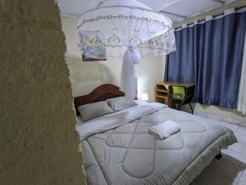 Room in Art Studio, Кигали (фото 3)