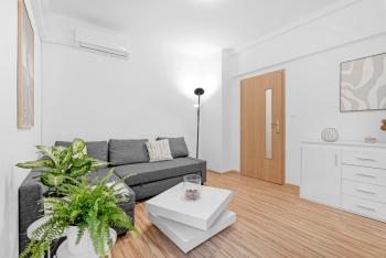 Spacious 3BR Apt by Bus station Nivy Mall with AC, Bratysława (zdjęcie 2)