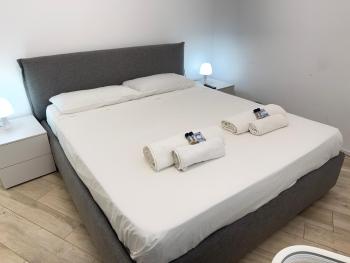 2 Min Walk Chorus Life, with 2 Bedrooms and 2 Bath, Bergamo (photo 3)