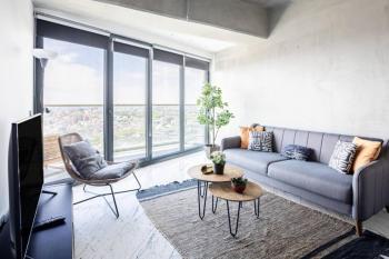 Gorgeous Modern 1BD Condo Views w PoolGym! #255, Istanbul (foto 4)