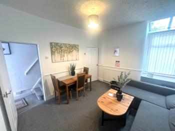 Quiet spacious room in Salford-Samson PLAB, Manchester (photo 4)
