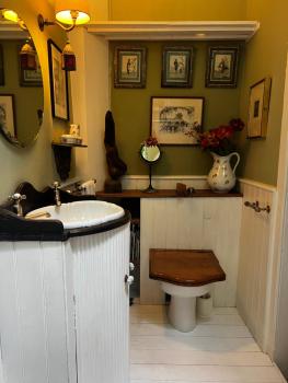 Central Apartment with parking, original art and antiques, Edinburgh (Foto 4)