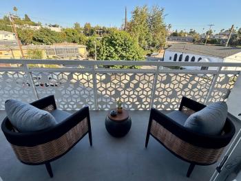 Silver Lake 1 Bedroom Condo Suite with Balcony and Parking, Los Angeles (photo 4)