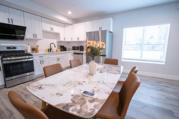 Modern 2BR2BA Home Near USC Walk to Campus, Los Angeles (photo 4)