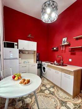 Апартаменти біля Хрещатика з балконом, Kiev (foto 5)