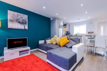 3 Bed-Sleeps 5-Garden-Parking-Pet Friendly, Liverpool (photo 2)