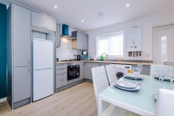 3 Bed-Sleeps 5-Garden-Parking-Pet Friendly, Liverpool (photo 3)