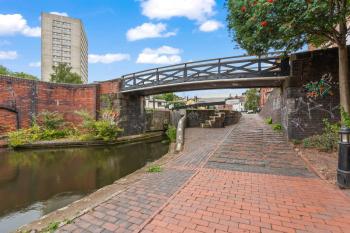 Spacious City Haven - Canal Views - City Centre, Birmingham (foto 4)