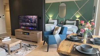 Modern City Centre Apartment with Balcony Plus Skyline Views, Manchester (photo 4)