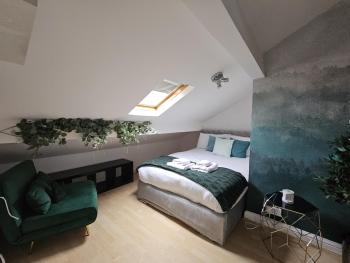 Stylish 5-bed Home With Free Parking Sleeps 12!, Manchester (photo 5)