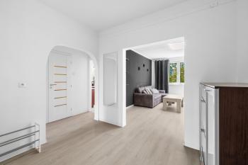 Spacious 3-Bedroom Apartment with Park View in Petržalka, Братислава (фото 4)