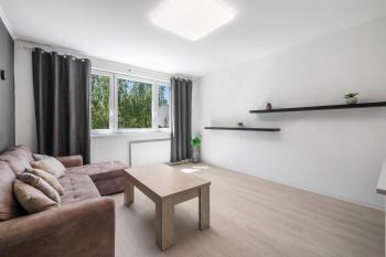 Spacious 3-Bedroom Apartment with Park View in Petržalka, Братислава (фото 2)