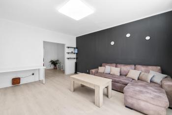 Spacious 3-Bedroom Apartment with Park View in Petržalka, Братислава (фото 3)